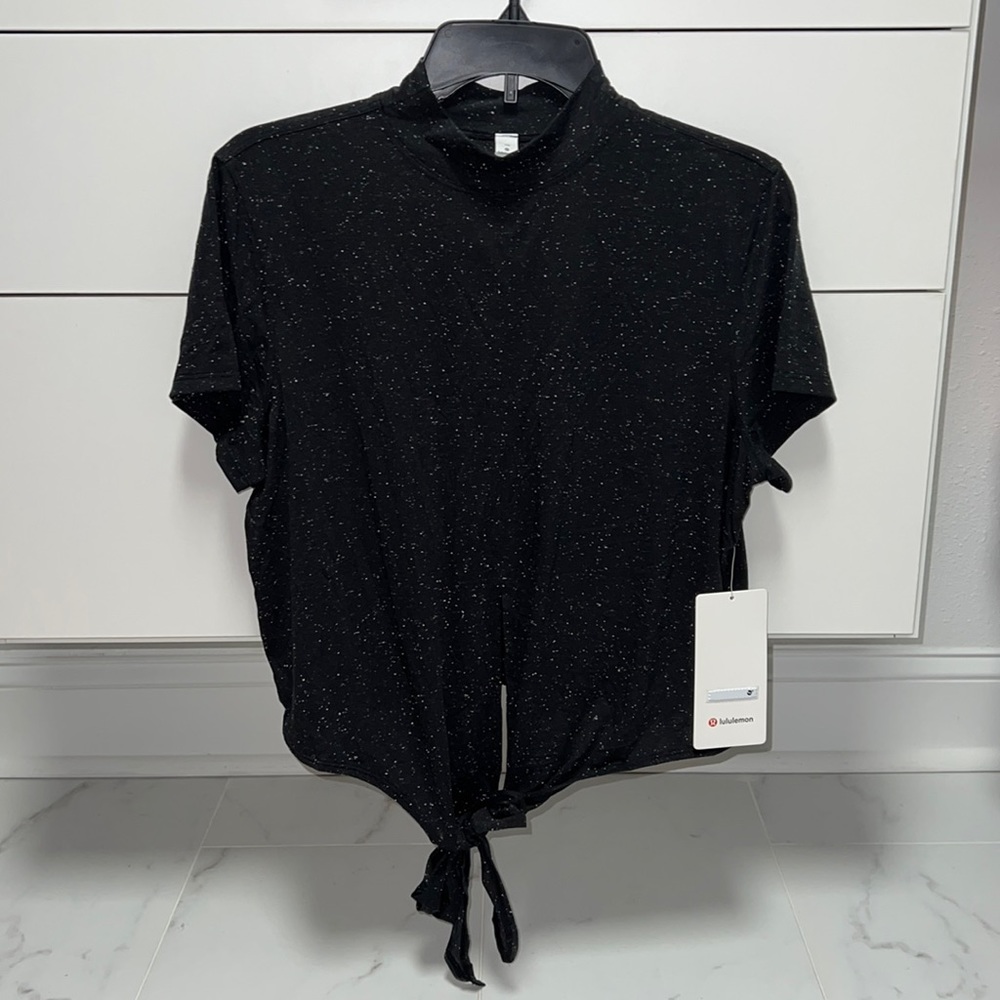 Lululemon Neck Tee